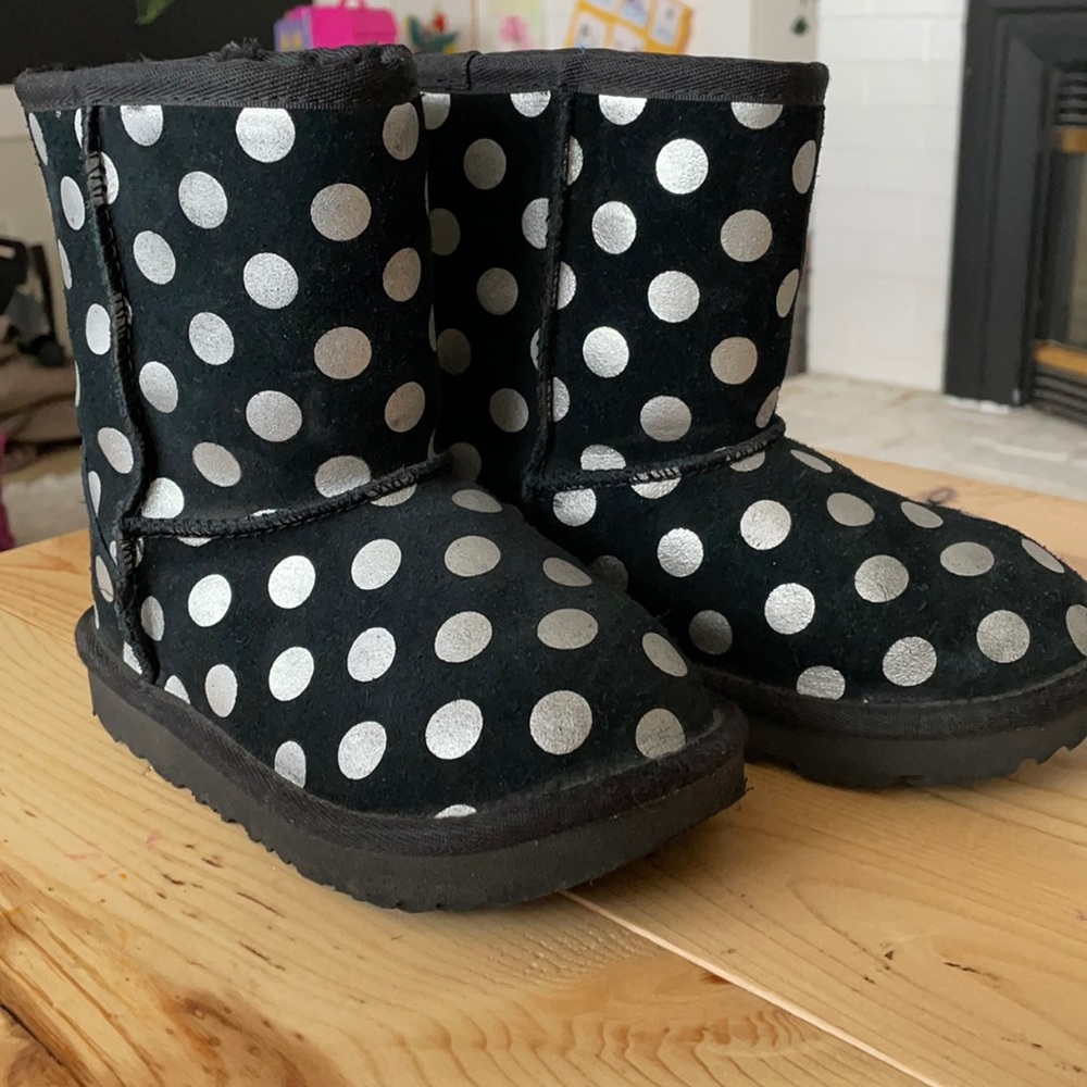 UGG Classic II Weather Short Little Kids